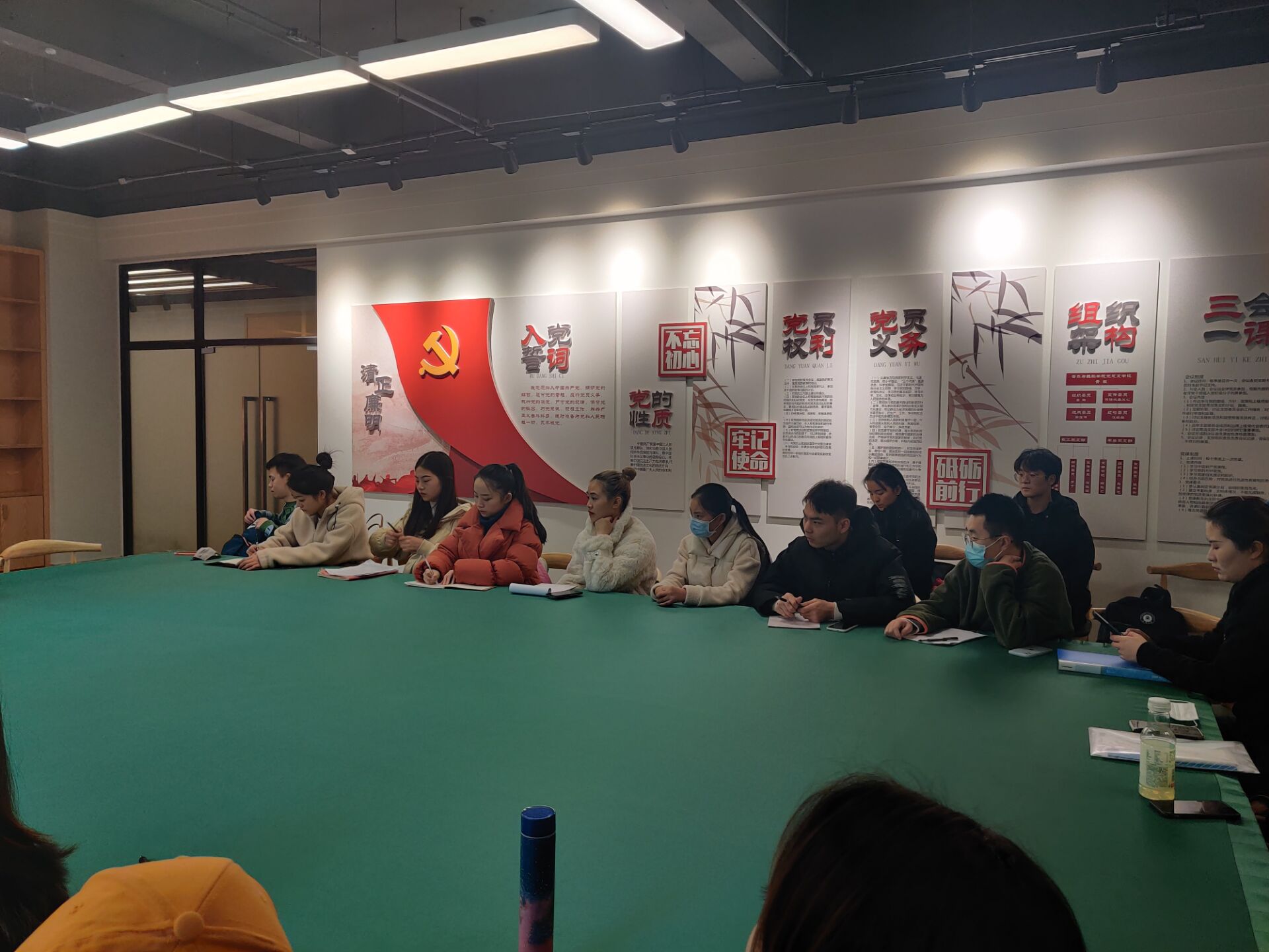 音乐与舞蹈学院学生党支部学习贯彻十九届九届五中全会精神1.jpg